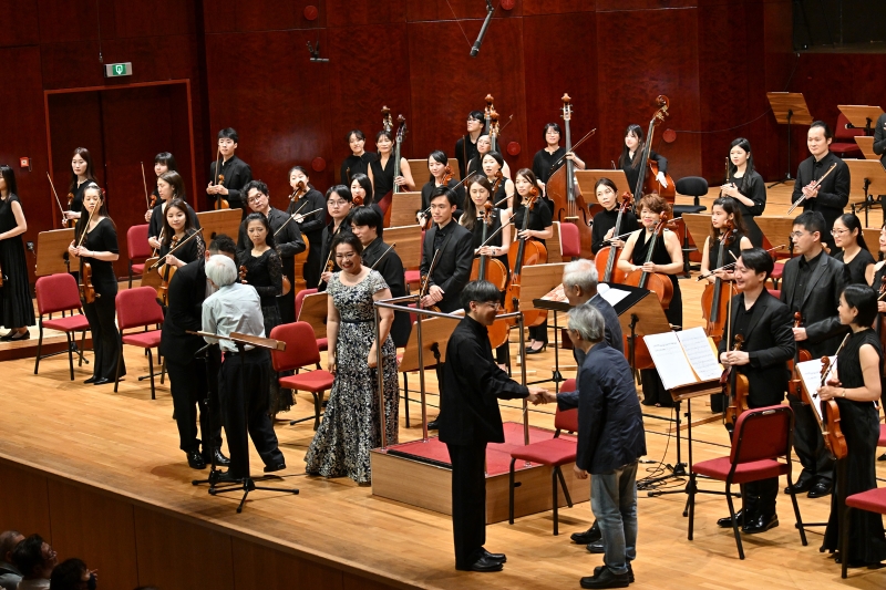 新藝術室內管弦樂團 Ars Nova Chamber & Sinfonietta Orchestra 「2024新藝術德奧樂派巡禮與國人作品- 系列音樂會III」演出照片:國人作品演出成功,邀請作曲家賴德和、兩位台語詩詞寫作詩人向陽與路寒袖上台接受觀眾致意